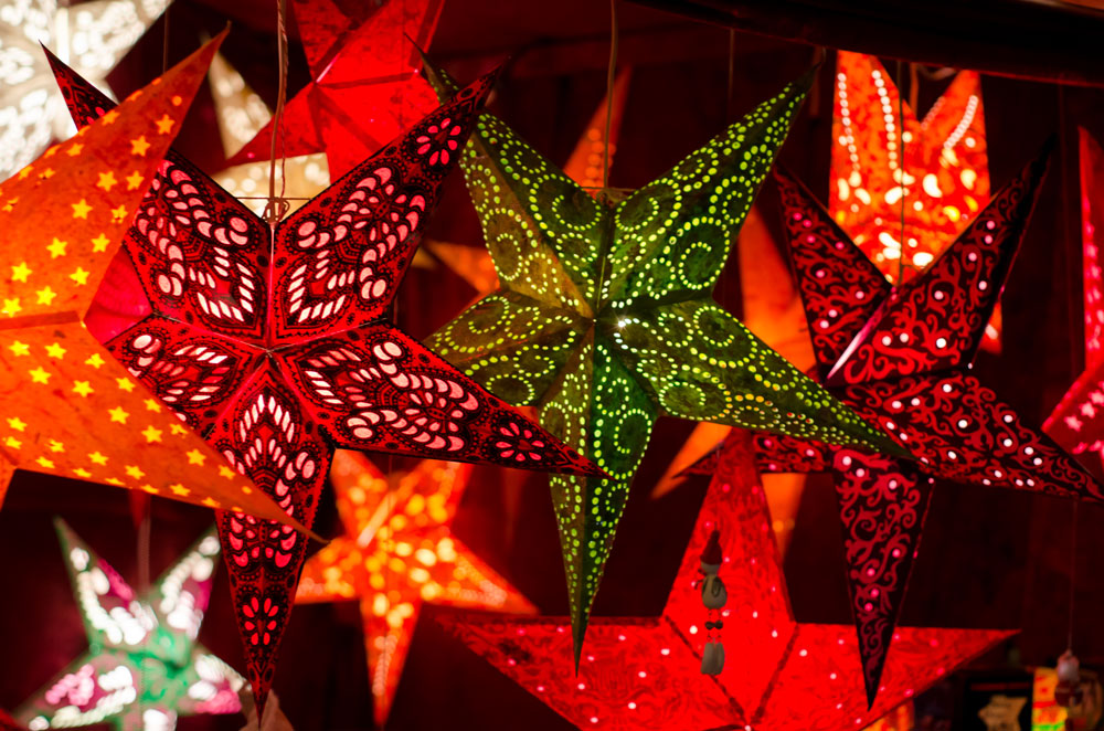 Köln Süd: Weihnachtssterne auf dem Weihnachtsmark am Chlodwigplatz