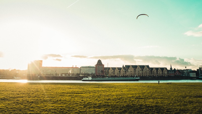 Blick auf den Kölner Rheinauhafen